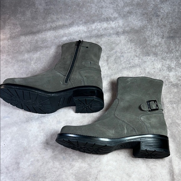 NWOT La Canadienne Gavan US 6 1/2 Gray Suede Waterproof Ankle Boot - Picture 9 of 12